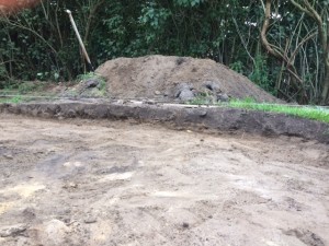 Fundament mit Schaufel ausheben